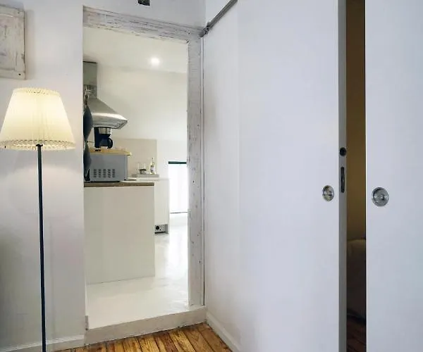Alfama Historical 3 Bedroom Duplex * Lisbona