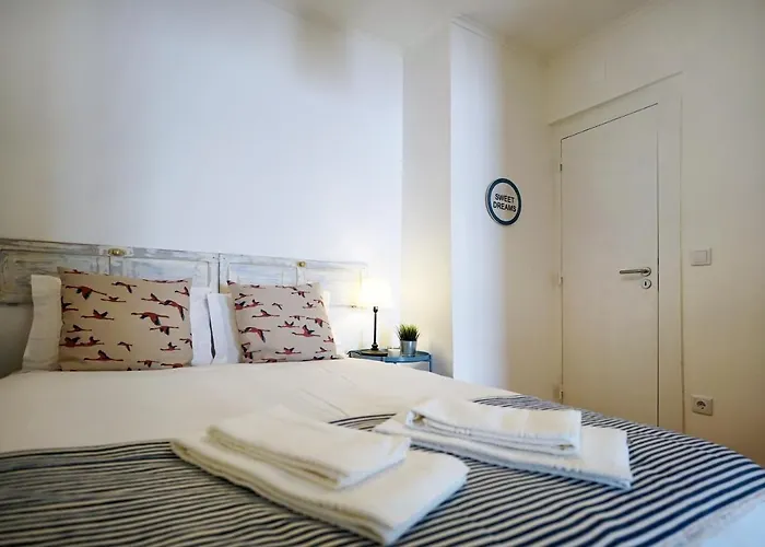 Alfama Historical 3 Bedroom Duplex *