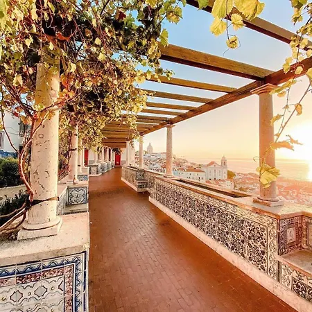 Alfama Historical 3 Bedroom Duplex *