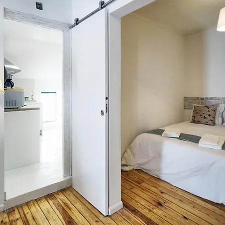 Alfama Historical 3 Bedroom Duplex *