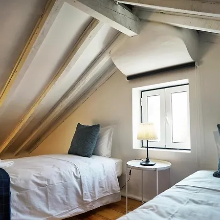 Alfama Historical 3 Bedroom Duplex ליסבון