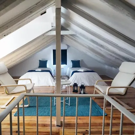 Alfama Historical 3 Bedroom Duplex דירה