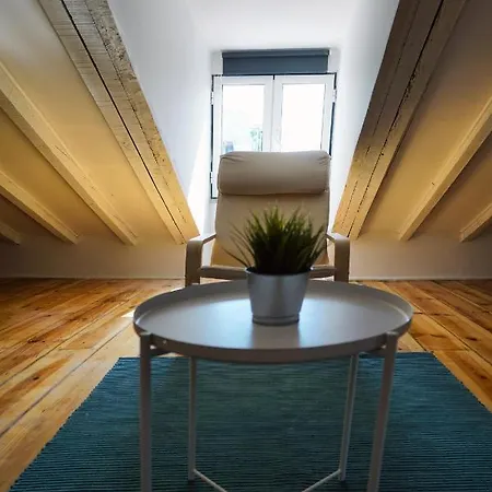 Alfama Historical 3 Bedroom Duplex דירה *