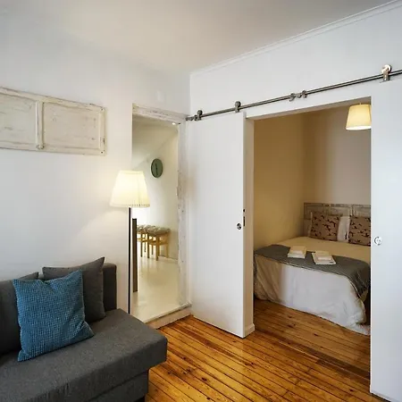 Alfama Historical 3 Bedroom Duplex דירה