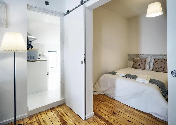 Alfama Historical 3 Bedroom Duplex *