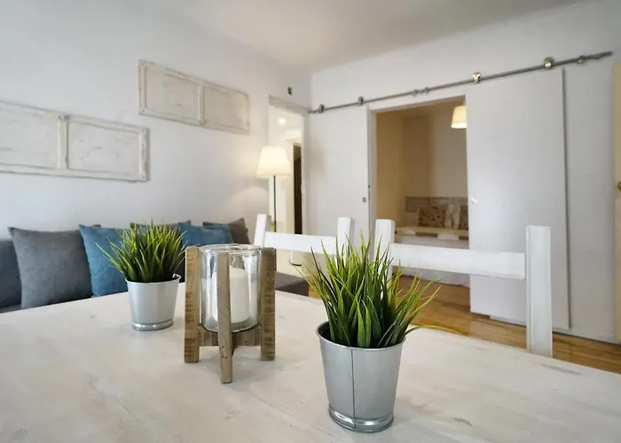 Alfama Historical 3 Bedroom Duplex Apartment